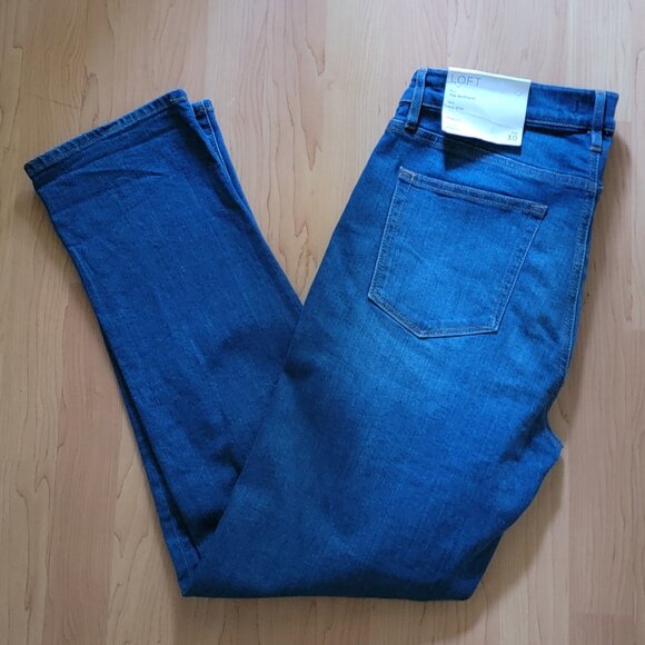 NWT LOFT Girlfriend Mid Rise Jeans in Original Mid Indigo Wash Regular Fit - 30 - Picture 4 of 14